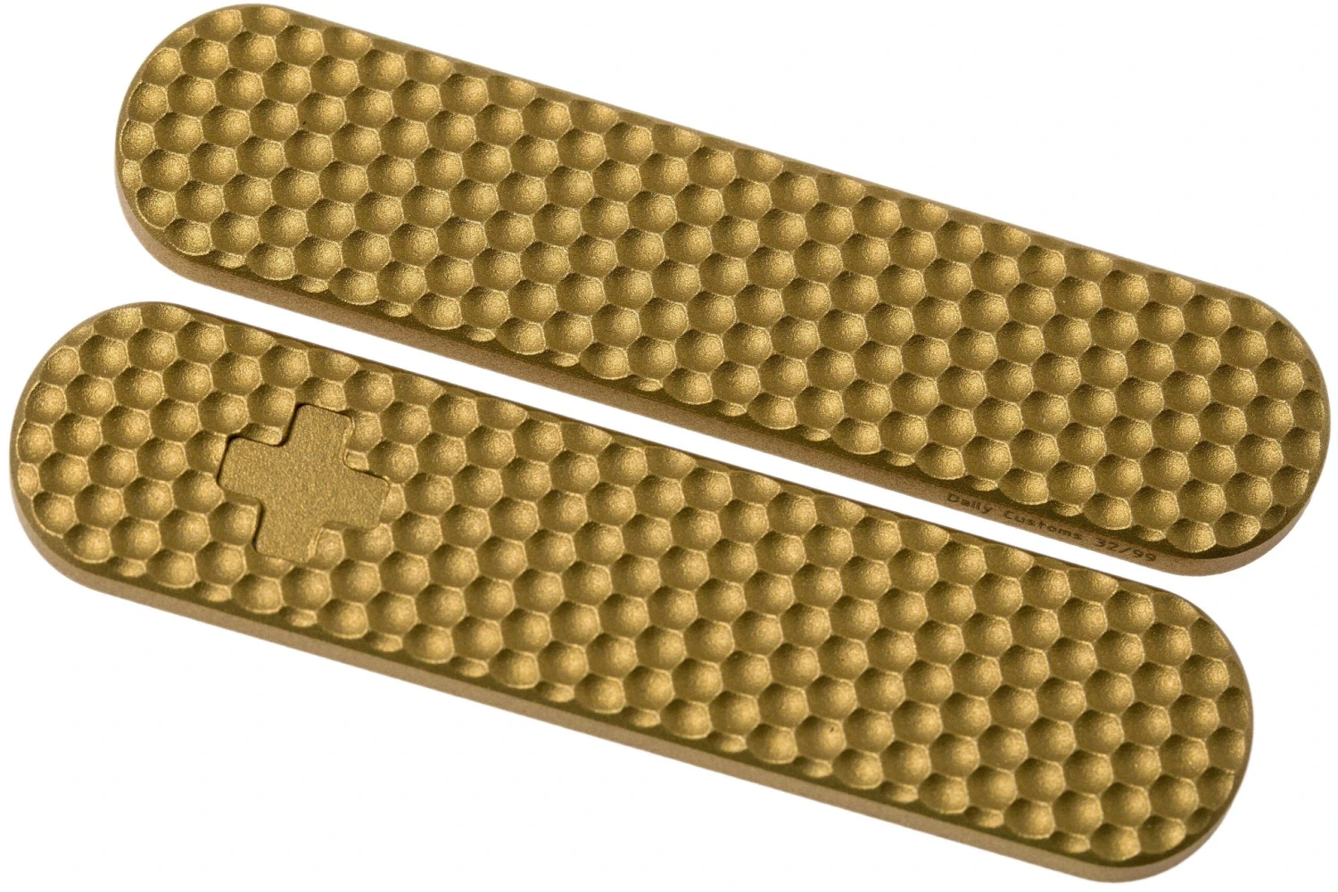 Daily Customs 58.2 Golfball Pattern, Brass P10009498 Plaquettes Pour Victorinox 1 Daily Customs 58.2 Golfball Pattern, Brass P10009498 Plaquettes Pour Victorinox