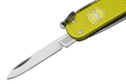 Victorinox Classic SD Alox Limited Edition 2023, 0.6221.L23 Electric Yellow, Couteau Suisse 7 Victorinox Classic SD Alox Limited Edition 2023, 0.6221.L23 Electric Yellow, Couteau Suisse -Couteaux Soldes Boutique VT0 6221 L23 03 victorinox
