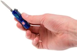 Victorinox Signature Lite Bleu Transparent 0.6226.T2 Couteau Suisse 11 Victorinox Signature Lite Bleu Transparent 0.6226.T2 Couteau Suisse -Couteaux Soldes Boutique VT0 6226 T2 06 victorinox vt0 6226 t2 06