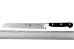 Zwilling - Professional « S » Couteau à Pain 20 Cm 7 Zwilling - Professional « S » Couteau à Pain 20 Cm -Couteaux Soldes Boutique ZW31026 200 04 zwilling professional s 31026 200 broodmes d4